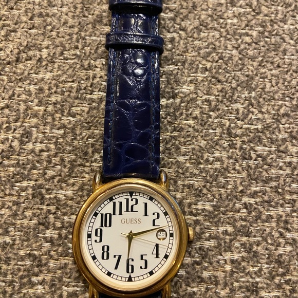 1992 Guess Woman’s watch in great condition - Picture 3 of 6